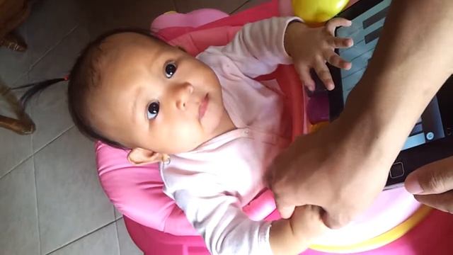 Smart Baby Kimberly Karundeng Play Piano смотреть онлайн