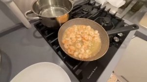 spokoynich_ ПРИШЕЛ К ДЕВУШКЕ КУКИНГ СТРИМ iceicell И spokoynich_ ГОТОВИМ ВКУСНЯШКУ ИРЛ СПАКОЙНИЧ