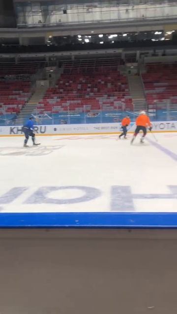 Как же круто поиграть в хоккей в выходные дни . смотреть онлайн