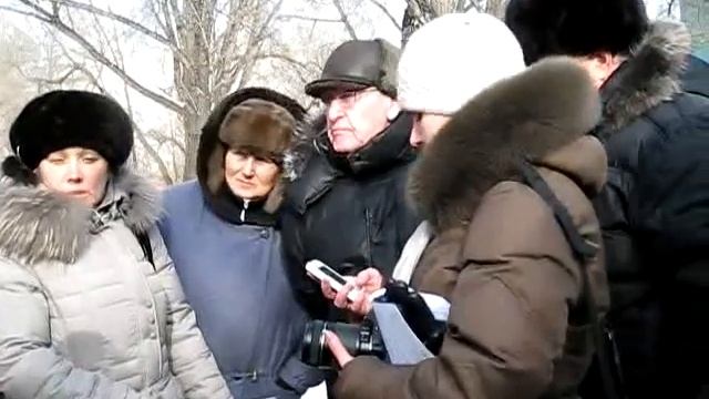 Жители обвиняют Лихачева и Захарова в обмане смотреть онлайн