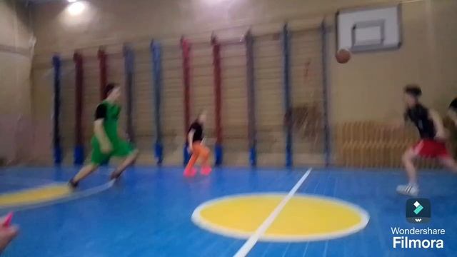 БАСКЕТБОЛ У нас это 3-класс vs 8-класс vs 5-класс (Отличный видео) 🏀🏀🏀 смотреть онлайн