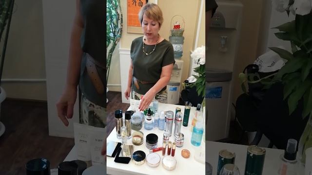 Презентация продукции уходовой косметики компании Famall.