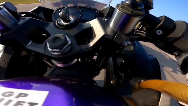 The ZX4RR is SLOWER than a Ninja 400 and we can prove it смотреть онлайн