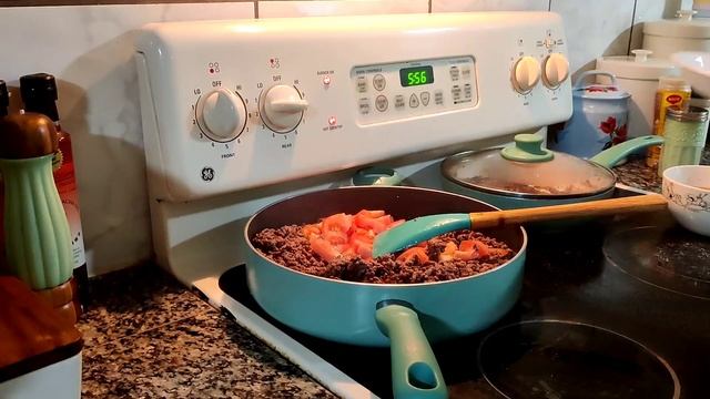 preparando un Rico almuerzo смотреть онлайн