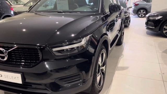 Volvo XC40 T5 262PK R-Design | Onyx Black смотреть онлайн
