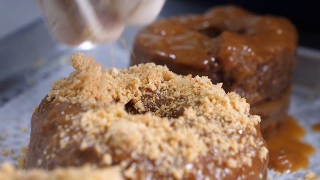 크로플의 시대는 갔습니다. 도넛의 진화! 튀긴 크로와상 도너츠, 크로넛! / Fried croissant donut, cronut - Korean street food смотреть онлайн