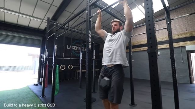 HIGH BAR vs LOW BAR SQUAT (Crossfit vs Powerlifting) смотреть онлайн