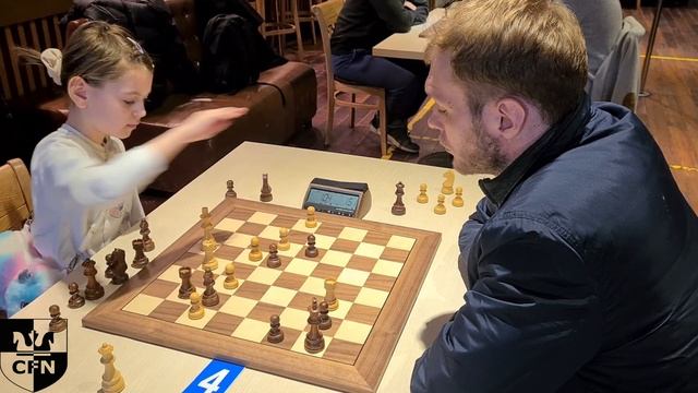 Pinkamena (1612) vs E. Ivanov (1226). Chess Fight Night. CFN. Blitz смотреть онлайн