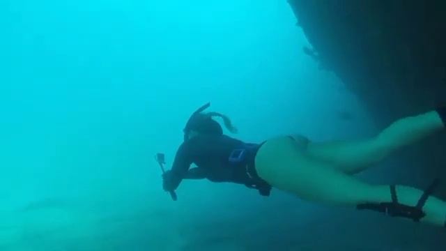 Women Underwater | Freedive | Rack Diving | Blue Sea Water | Diving | Being Diver | смотреть онлайн