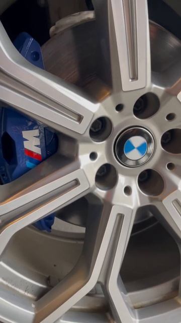 BMW Floating center caps on x7 смотреть онлайн