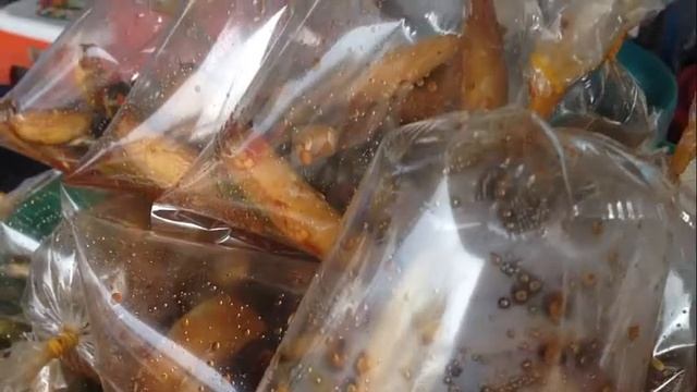 Asia street foods | Cambodia foods | cricket fried |clam sunbathing | street foods part 9 смотреть онлайн