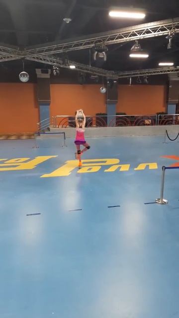 ОБУЧЕНИЕ ТРЕНИРОВКИ ROLLER CLASS! ОТ САДОХИНОЙ АНАСТАСИИ ФИГУРНОЕ КАТАНИЕ НА РОЛИКОВЫХ КОНЬКАХ смотреть онлайн
