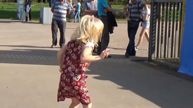 "Время в школу отправляться". Концертно-развлекательная программа в г.Тихвине смотреть онлайн