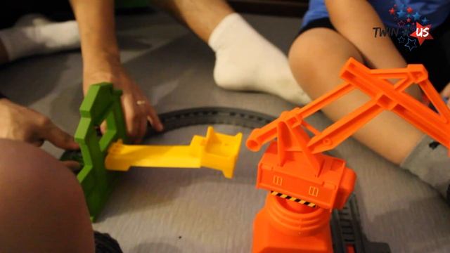 Twin R' Us / Thomas And Friends Cassia Crane And Cargo Set / Kids Unboxing, Setting Up, & Playing смотреть онлайн