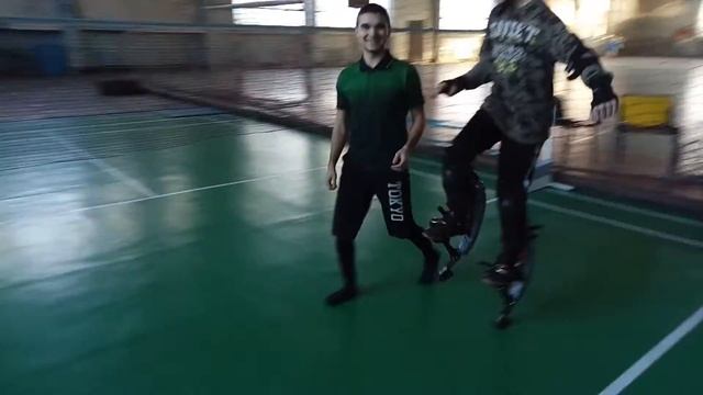 Учим мальчика ходить на джамперах,первая тренировка смотреть онлайн