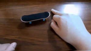 учимся делать трюки на фингерборде