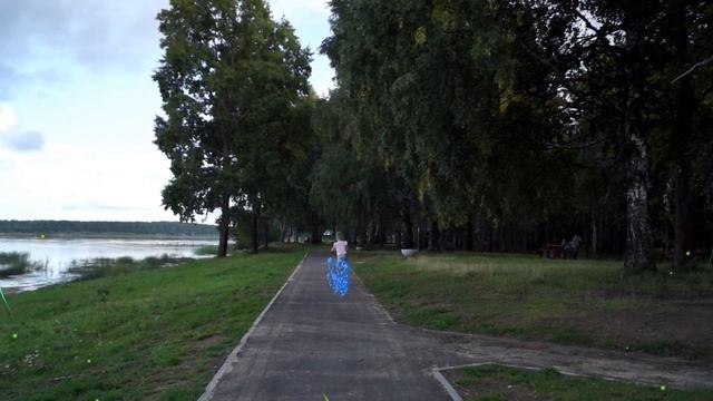СМЕШНОЕ ПРИКЛЮЧЕНИЕ В ВОЛШЕБНОМ ПАРКЕ, Превращение в лягушку....... смотреть онлайн