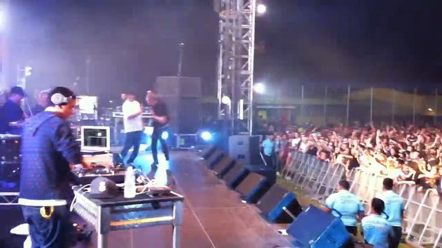 Drapht stage dive, groovin the moo Maitland смотреть онлайн