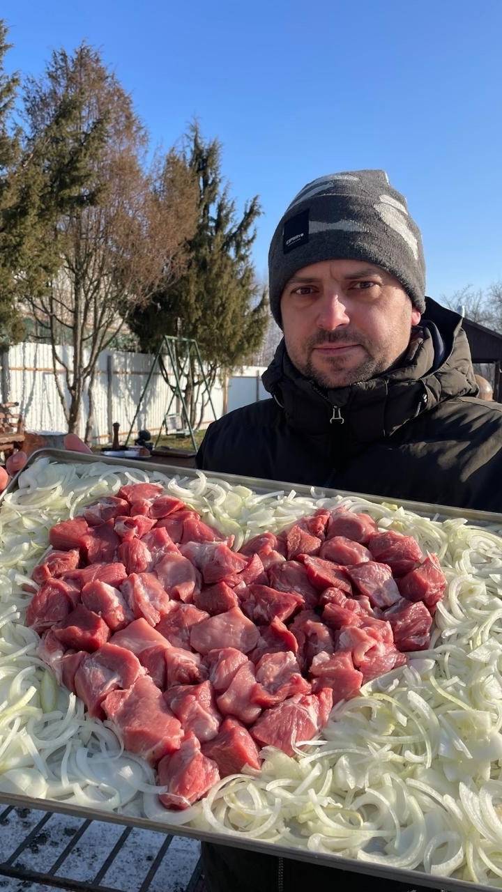 Шашлык из свиной шеи на мангале смотреть онлайн