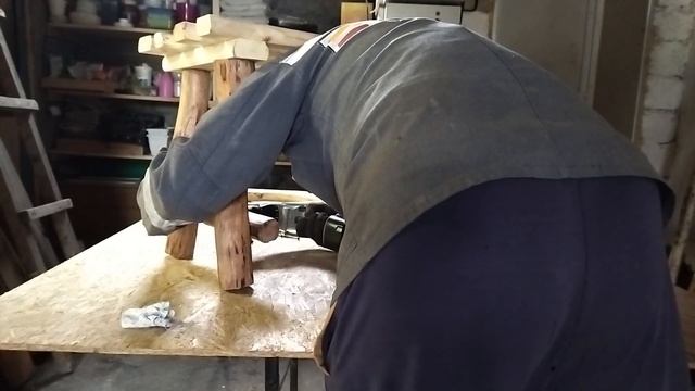 Лавочка в баню своими руками из сучков смотреть онлайн