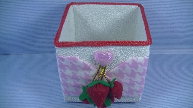 Картонная коробка с клубничкой . смотреть онлайн