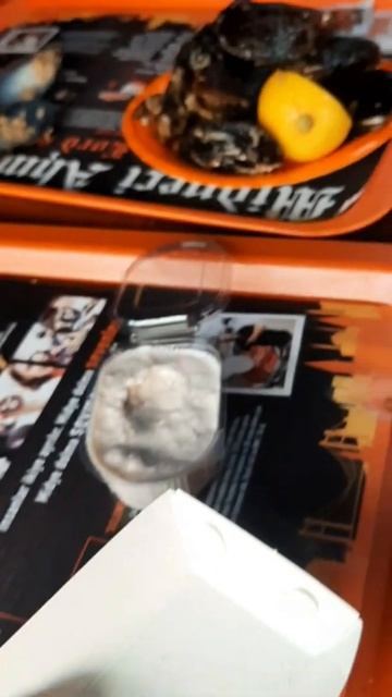 İstanbul'da #midyeciahmet e gittik.soslu midye denedik. ben normal midyeyi tercih ederim🤔#midyedolm смотреть онлайн