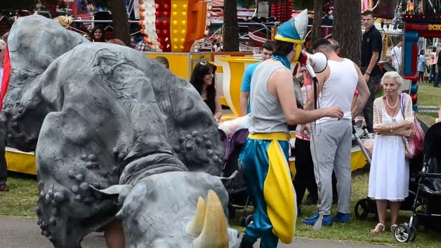 Rampaging Rhinoceros Hayes Carnival 9 смотреть онлайн