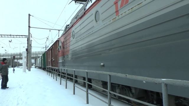 Электровоз 2ЭС4к-123 с грузовым смотреть онлайн