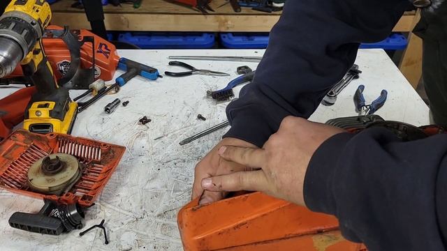 That's it!! Swapping the tank on Hogans saw to fix the trigger! смотреть онлайн