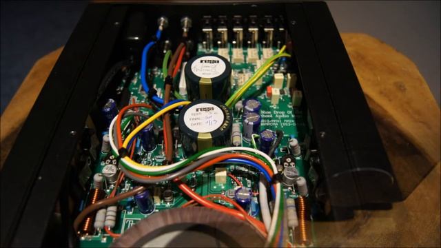 REGA BRIO R Bij Hifi Overgaauw смотреть онлайн