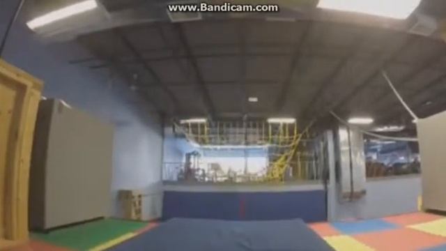 КРУТЫЕ ТРЮКИ С БАТУТОМ смотреть онлайн