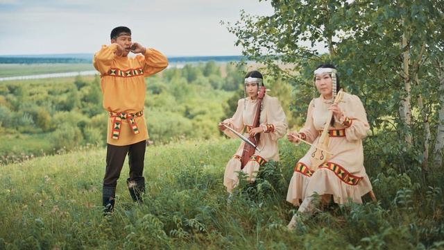 "Алгыс арыаллаатын, кэрэ тулалаатын" Үрүҥ Тунах ыһыах э5эрдэ үҥкүүтэ, ырыата - тойуга. смотреть онлайн