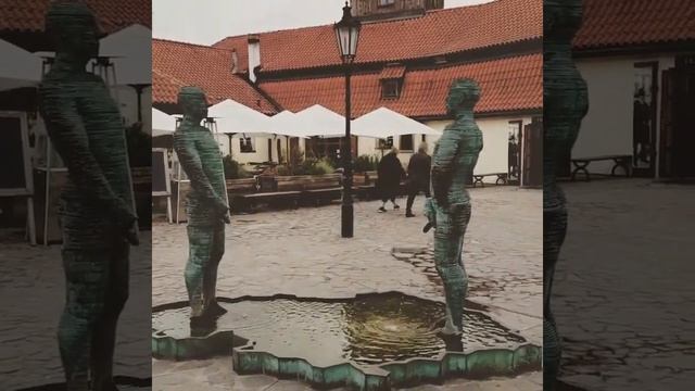 Писающие мужчины в Праге / Pissing Men In Prague #prague #shorts #travel #сzech