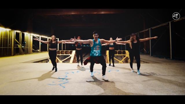 TE DUELE - Gente de Zona (Coreografía ZUMBA) / LALO MARIN смотреть онлайн