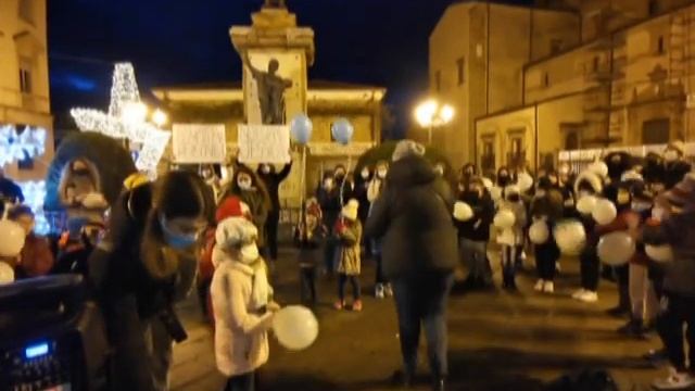 Flash-mob a Mistretta: "Vogliamo garantita una sanità adeguata alle esigenze della popolazione" смотреть онлайн