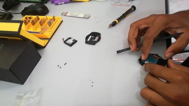 LG G Watch R W110 / W150Battery Replacement