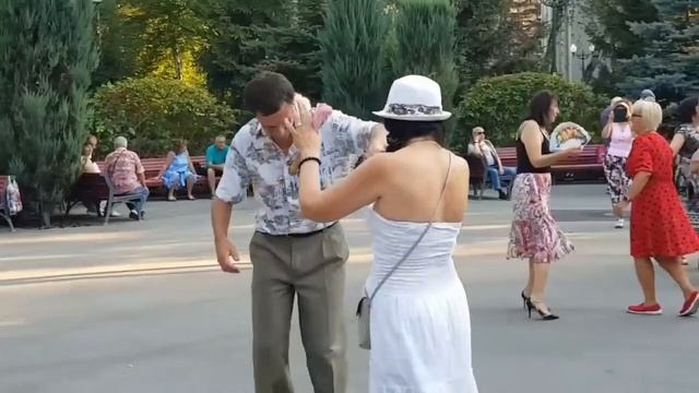 У РЕКИ У РЕЧКИ РОС КУДРЯВЫЙ КЛЕН, В БЕЛУЮ БЕРЕЗУ БЫЛ ТОТ КЛЕН ВЛЮБЛЕН! #dance #kharkiv