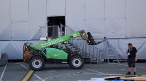 За сутки до старта: в «New Wave Hall» завершается монтаж сцены