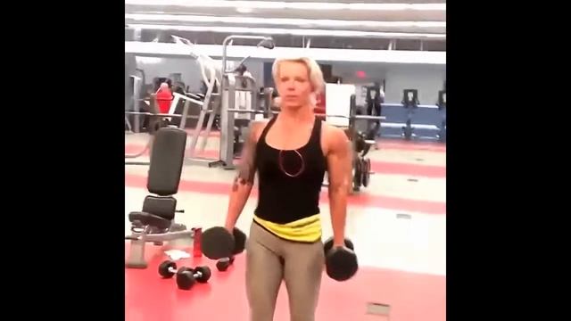 Mandy Squires - Physique Female Muscle - Flexing Biceps And Working Out [Mr Betven]