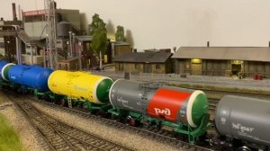 М62 производства Роко и 17 вагонов-цистерн производства Р-ланд