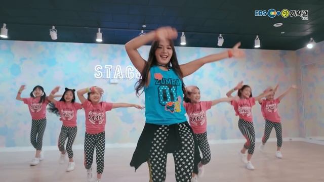 [EBS x ZUMBA KIDS] Zumba Kids "Vivir" with Lina смотреть онлайн