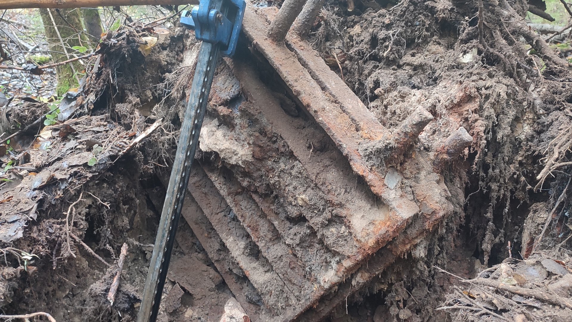 Нашел в лесу завод царских времён!!!Вторая Находки бомбические!!! смотреть онлайн