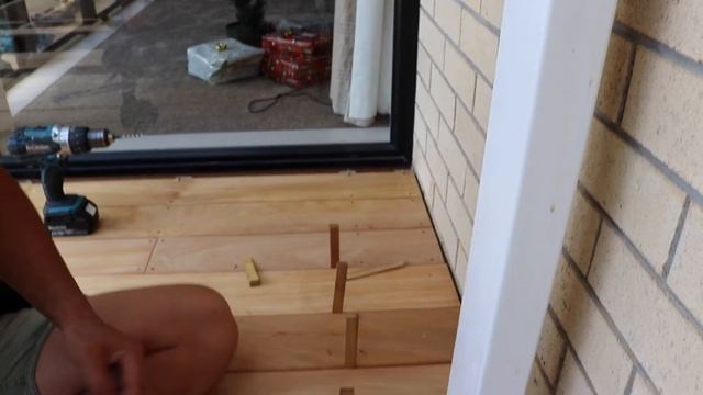 How to Lay DECKING , quick way to keep the boards straight смотреть онлайн