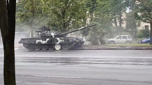 ПАРАДНЫЙ ДРИФТ НА ТАНКЕ Т-72 В МИНСКЕ