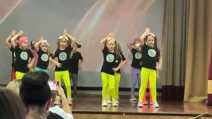 Группа "Танцевальный серпантин"
Танец "Моя мама самая крутая"