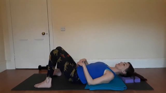Self Myofascial Release and Stretch for the Shoulders & Upper Back смотреть онлайн