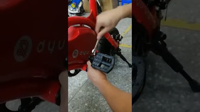 D2 Installation Foot Video DYU Smart Bike смотреть онлайн