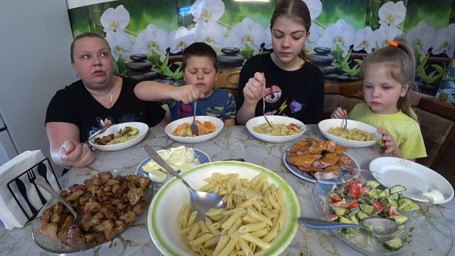 мукбанг. мы вернулись, всё у нас нормально, просто болели смотреть онлайн