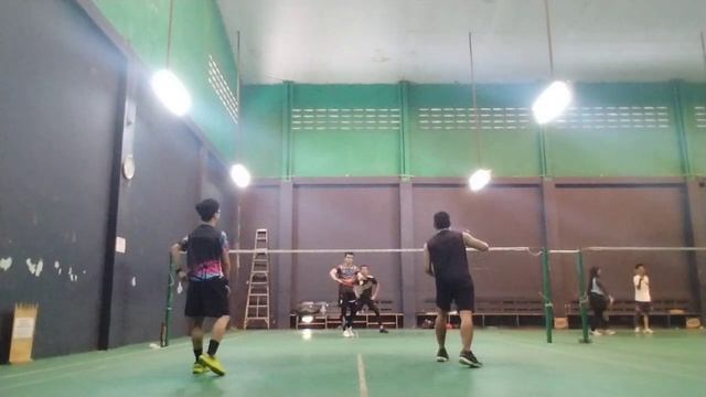 BADMINTON BULUTANGKIS MEN'S DOUBLES FUN MATCH INTERMEDIATE SET 2 (Tirta Fadil VS Mike Tomi) смотреть онлайн