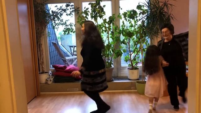 Ein den Dino mit Jana und Galina Jarkova смотреть онлайн